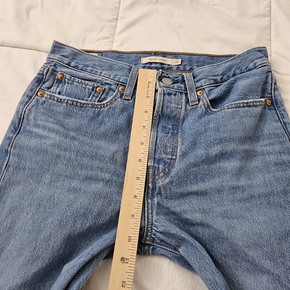 Levis Jeans Womens 27 Blue Wedgie Straight Distressed Raw Hem Button Fly Crop - Picture 9 of 10